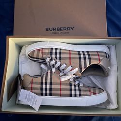Burberry shoes size 9 Women 