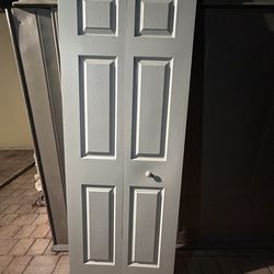 Puerta de closed  29 1/2  de ancho por 79  largo