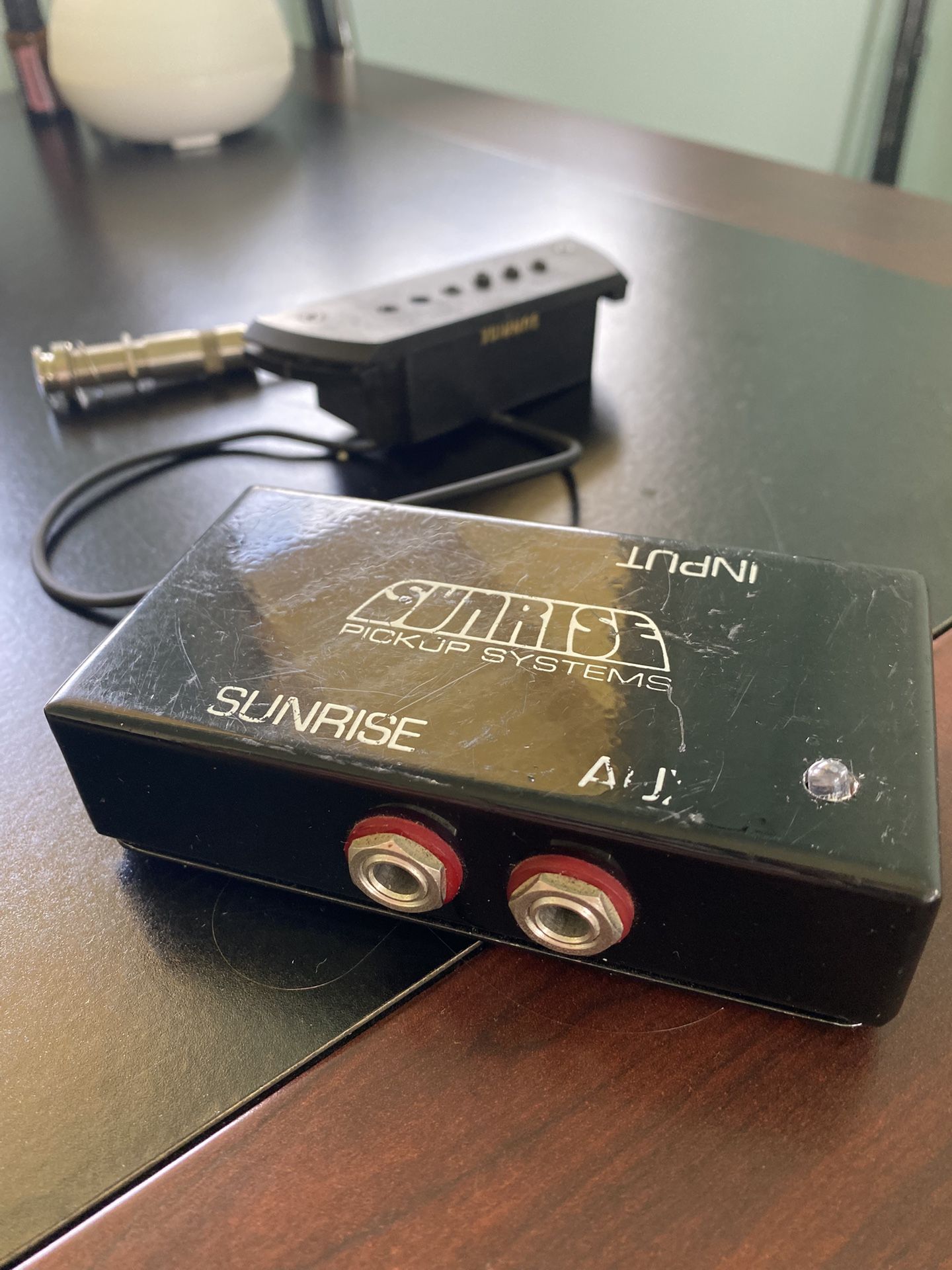 Sunrise Acoustic Pickup, Preamp & SB1 Buffer Box – Pro-Grade Gear
