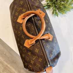 LV Wristlet for Sale in Victorville, CA - OfferUp