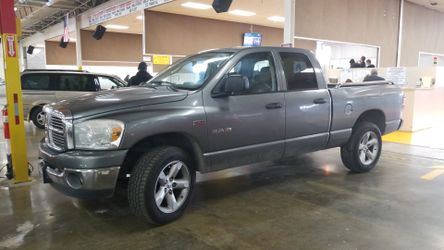 2008 very clean DODGE RAM PICKUP