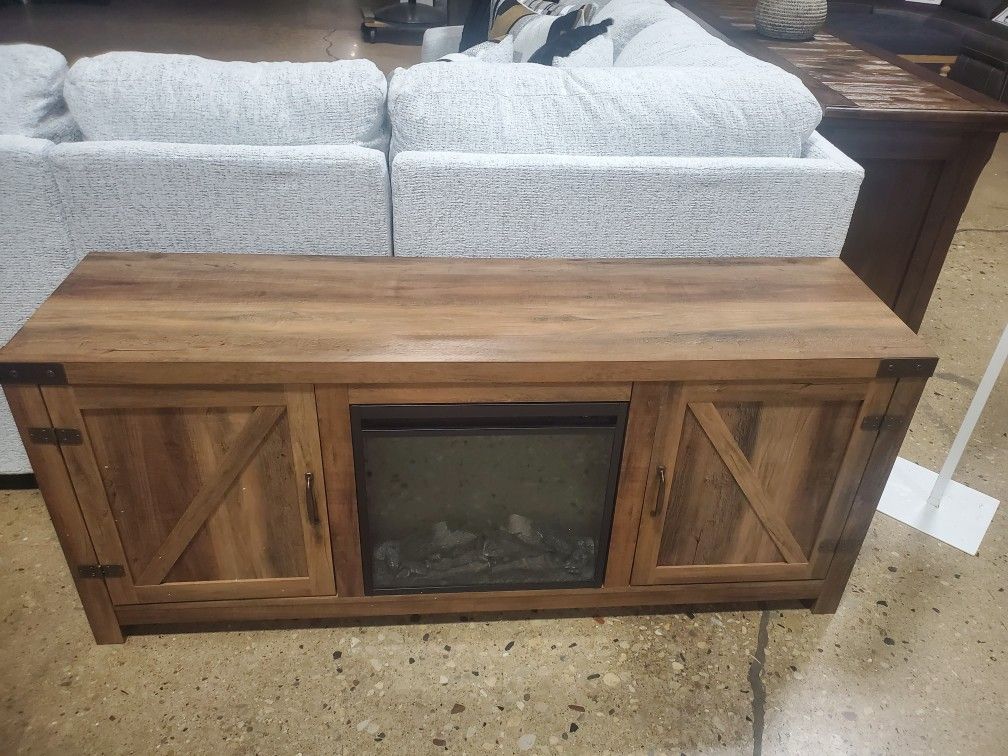 Beautiful Farmhouse Style Fireplace With Heat (New )