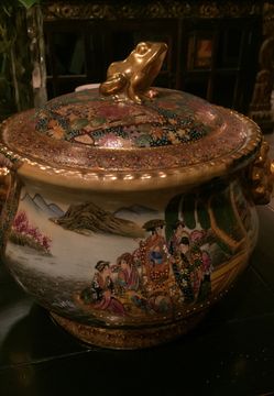 Oriental gold paint pot