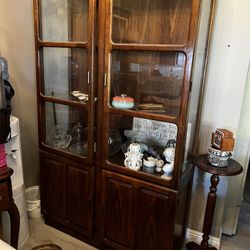 Mid Century china Cabinet 
