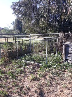 Dog Run Frame With Gate 