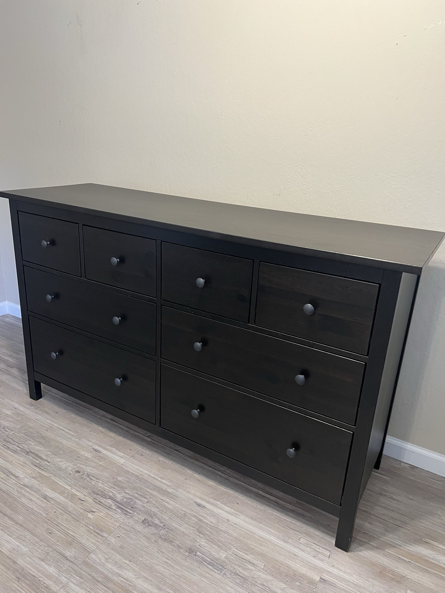 Nice 8 Drawer Dresser Like New