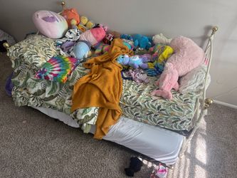 Trundle bed