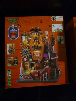 Spooky town Lemax