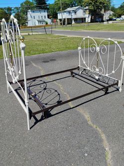 Beautiful Heart Shaped Full Bed Frame