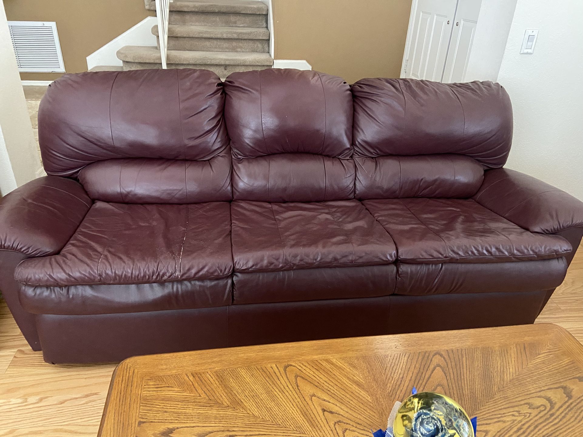 71/2’ Leather Sleeper Sofa