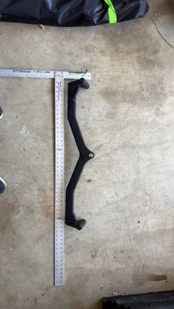 Lat pull bar gym
