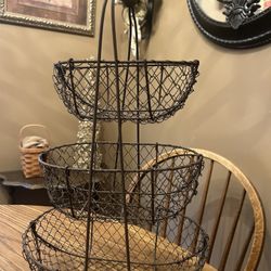 Rustic farmhouse 3 Tier Basket - Metal - Chickenwire 