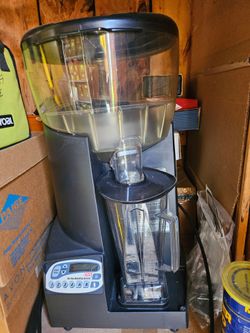 Vita Frozen Drin Machince / Makes Great frozen drinks . In good Condition