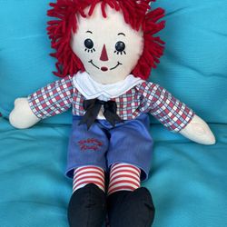 Raggedy Andy 18" Collector Doll