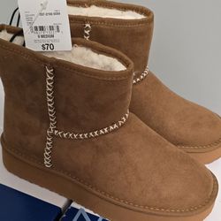 Women's Boots Size 9 New