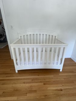 White Crib - good condition!