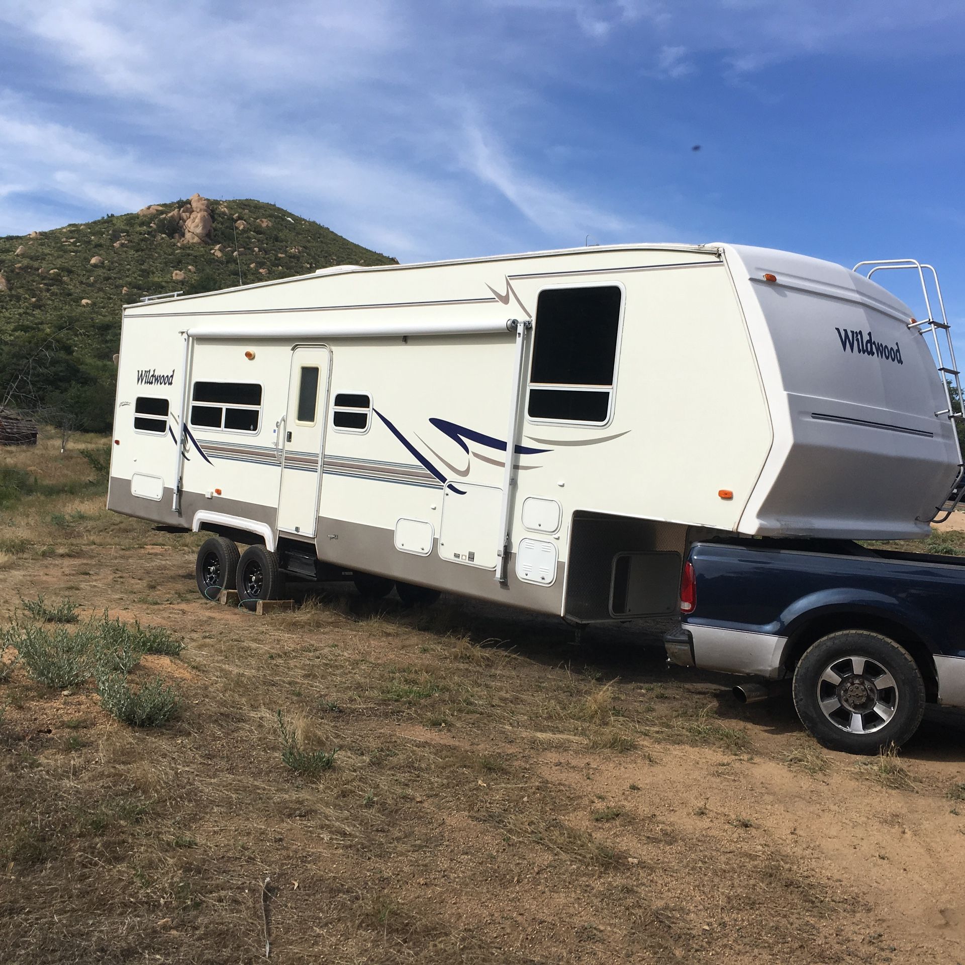 5th Wheel 33 Foot Toy Hauler