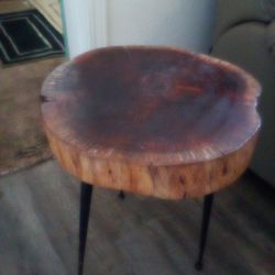 True Wood Piece Table.