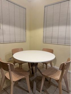 Modern Round Dining Table with 4 Chairs – White & Light Wood