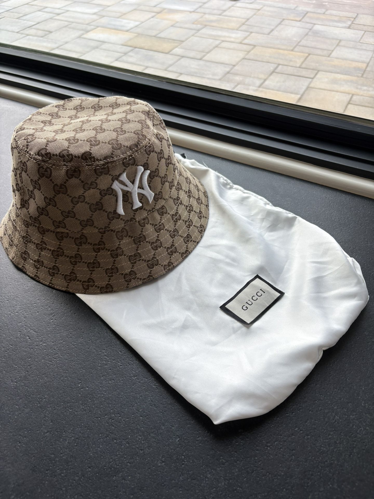 Gucci bucket hat, NY