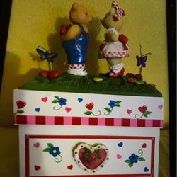 Kissing Bears Music Box