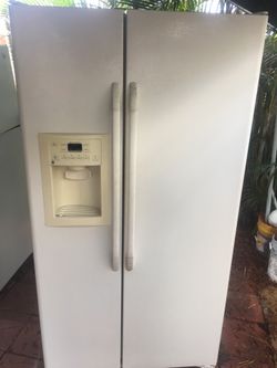 GE FRIDGE WORKS PERFECT BUT NO ICE OR WATER GREAT FOR GARAGE BOX ETC 36" WIDE