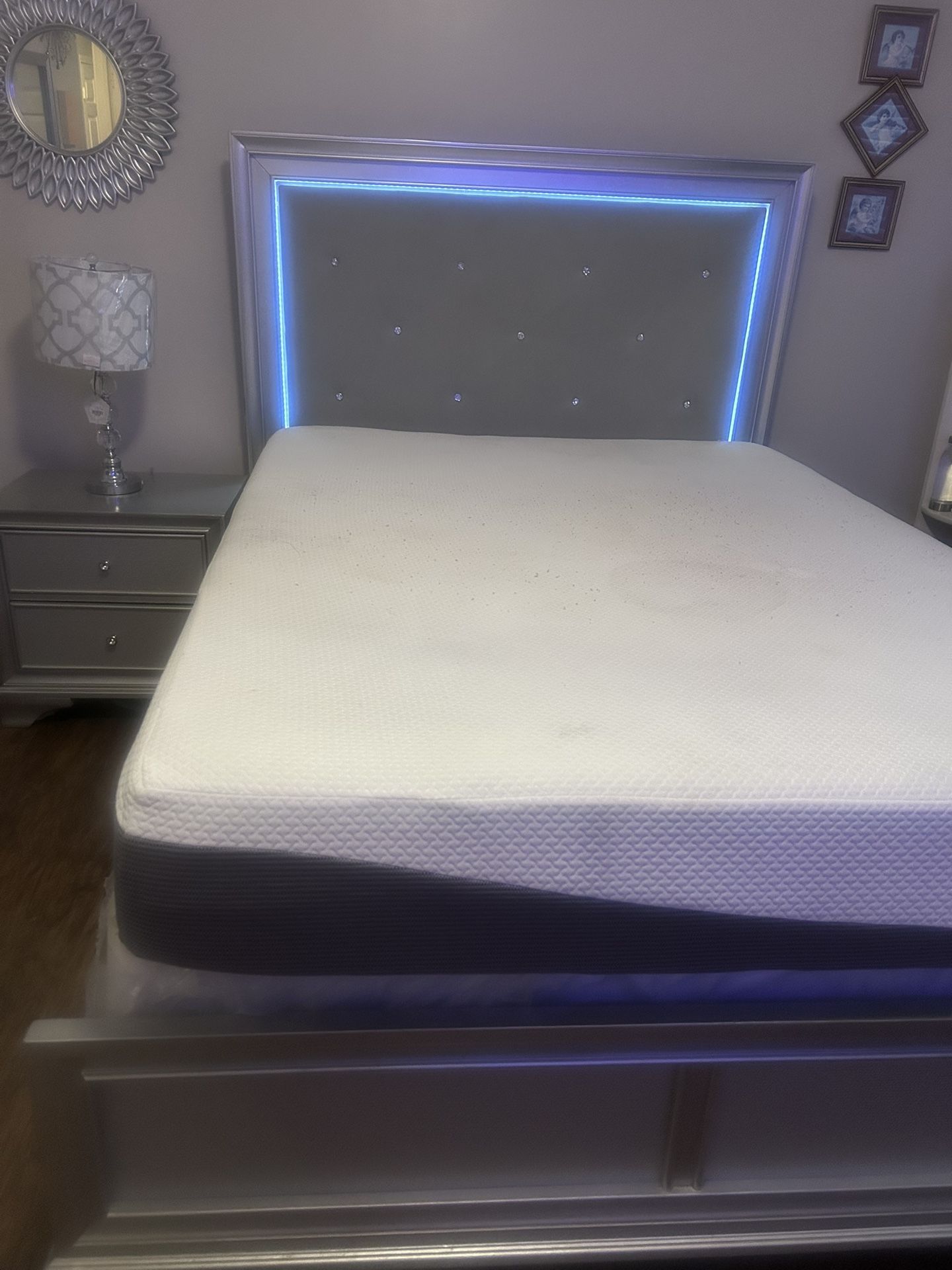 Queen Size Bedroom Set 