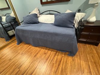 Trundle Day bed