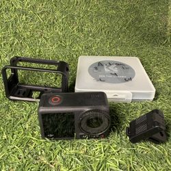 Dji action 4 + accessories (nd filters , case , magnet holders)