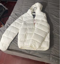 Switch Remarkable White Puffer Jacket – Size Large – Like New