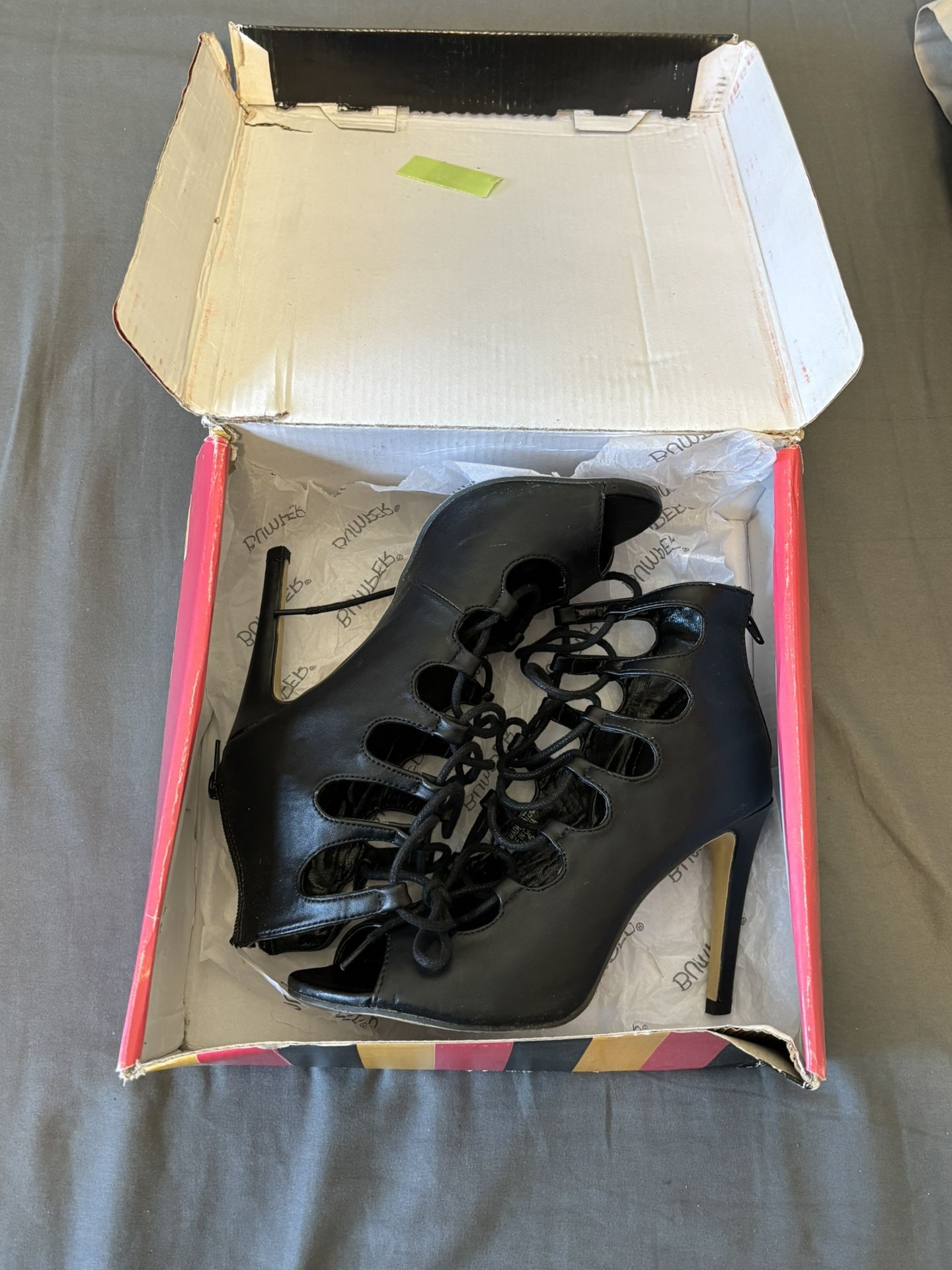 BUMPER, JESSIE09 Black Heels - Size 5.5
