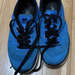 Used Men’s Nike Tennis Shoes Size 9.5