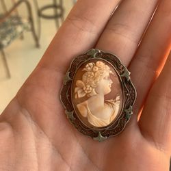 VINTAGE STERLING SILVER CAMEO BROOCH