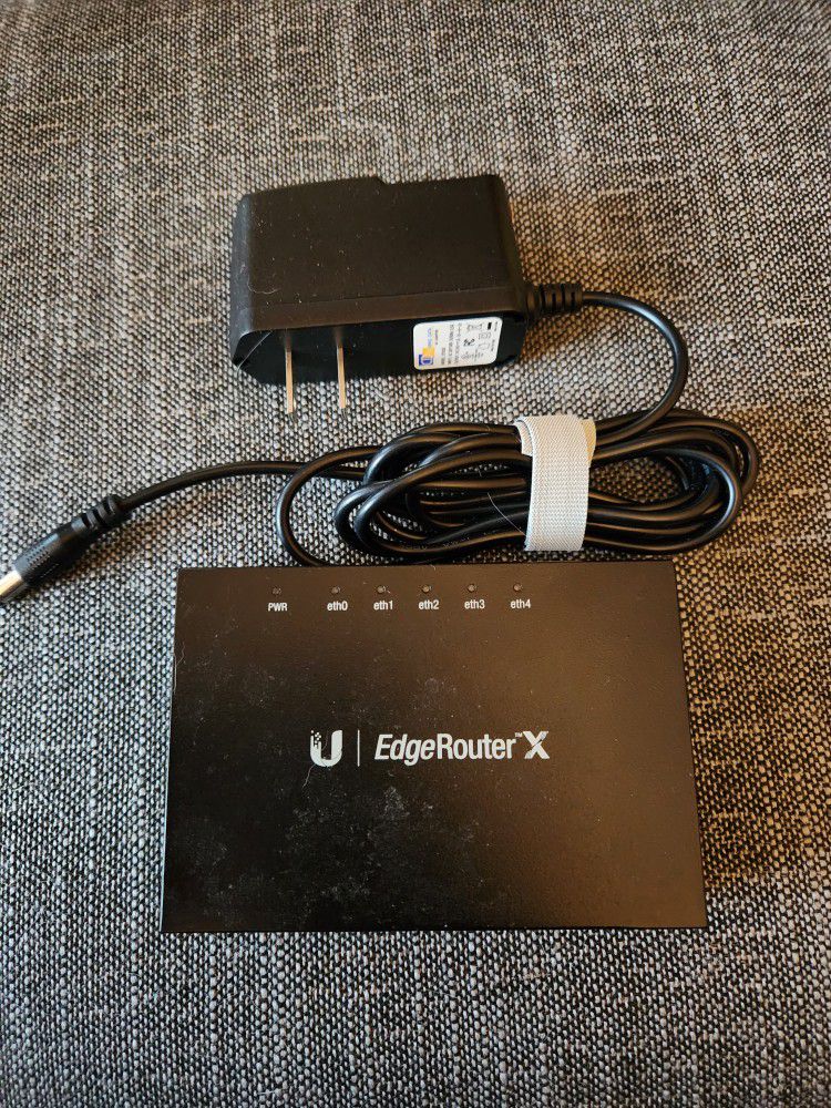 Ubiquiti Networks EdgeRouter X
 w. Power Supply 