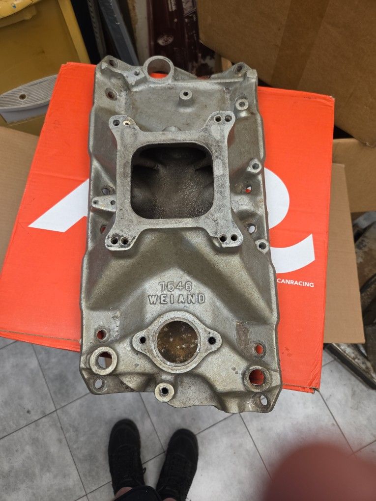 Weiand 7546. Sbc Intake. Vintage