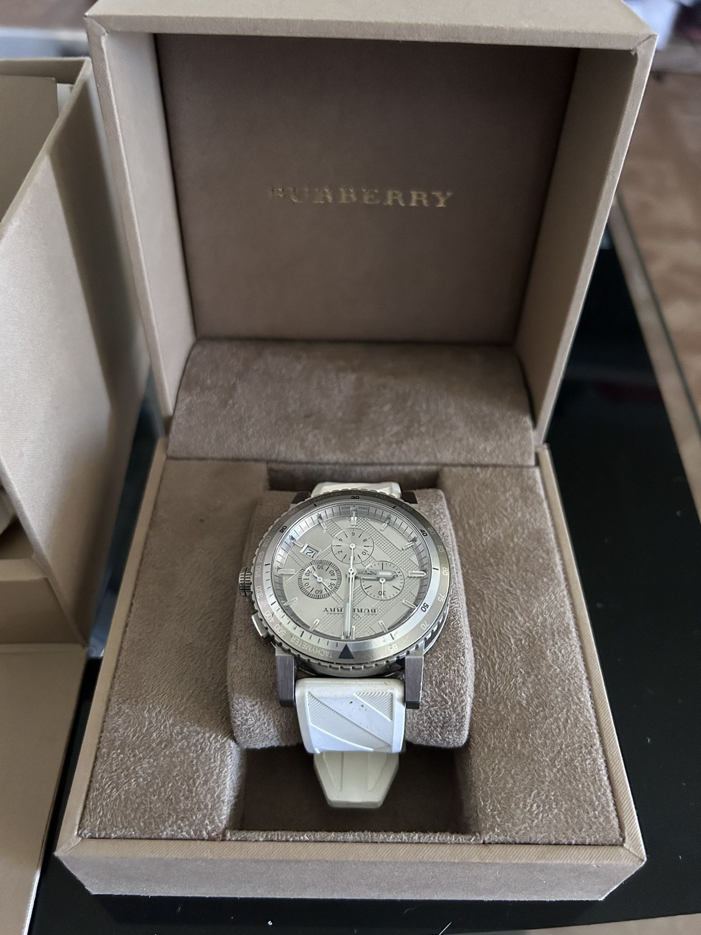 White burberry outlet watch