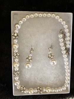 Jewelry Necklace and earrings set