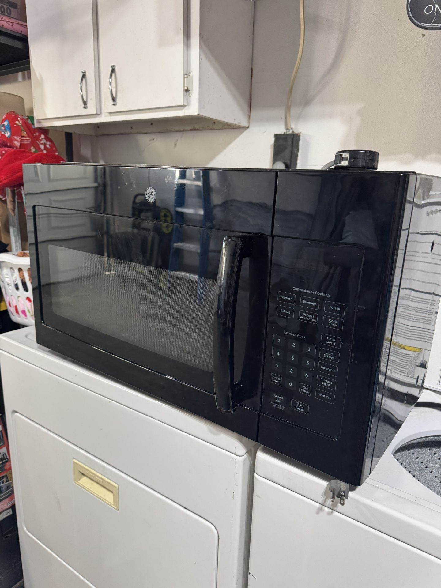 GE Microwave Black