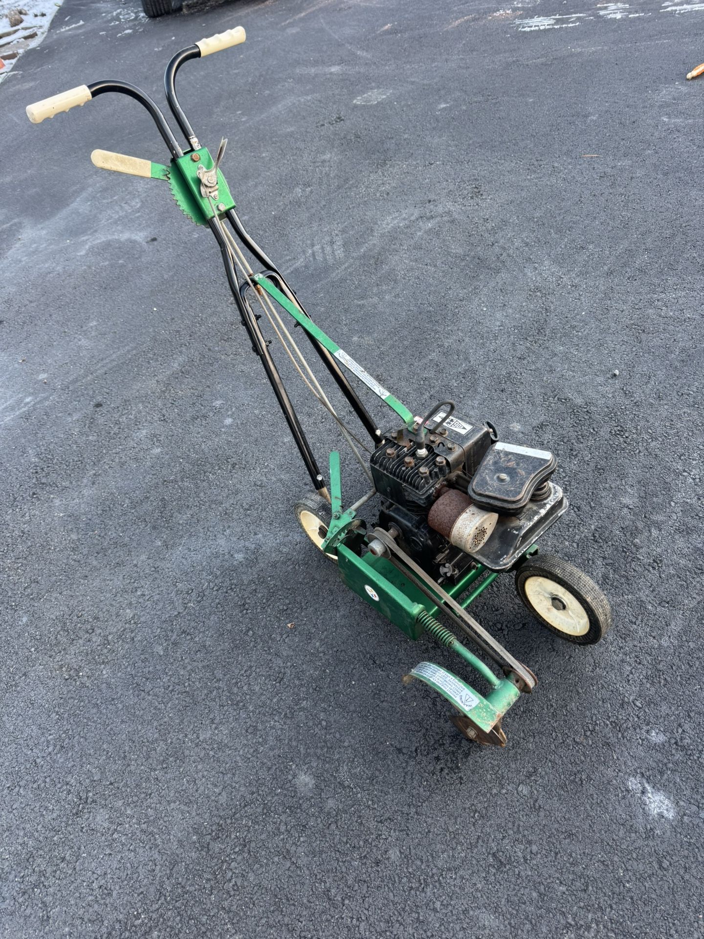 Gas Edger Need Carburetor Work. Doesn’t Run. Must Pickup