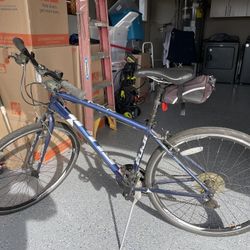 Fuji Absolute 2.0 Bike w/  2 bike Thule Carrier