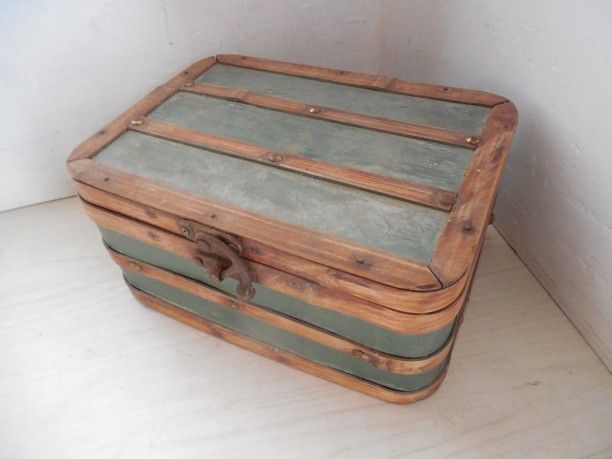 Vintage Trinket Box Chest w/ Latch 10" L X 7W X 4.75 D; Please Read 1st