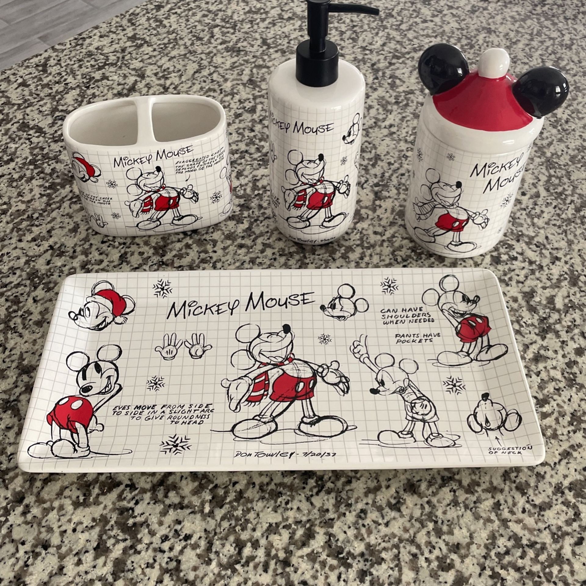 Disney Mickey Mouse Christmas Bathroom Decor Set