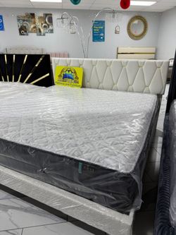 King sizes bed whit mattress
