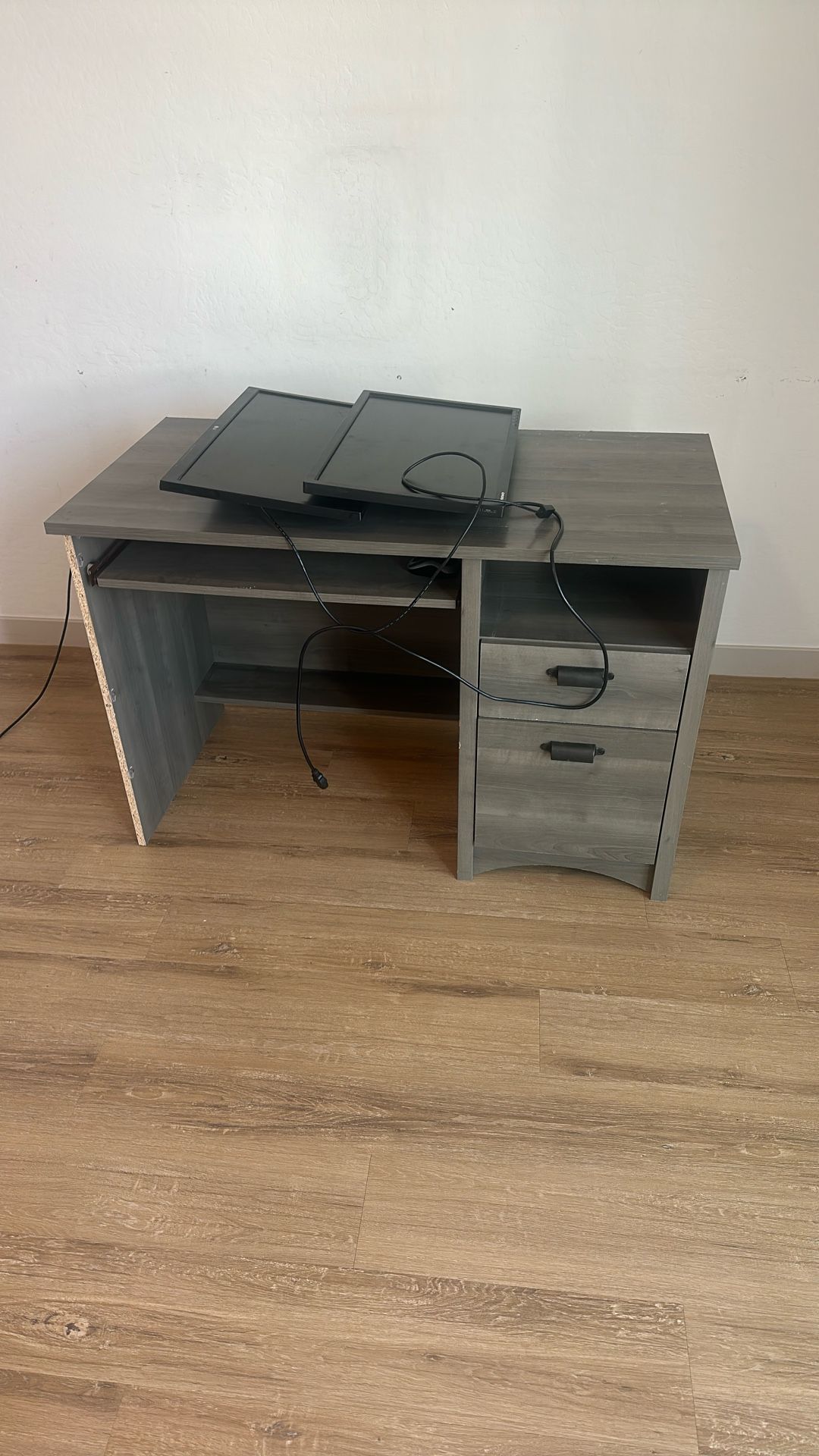 FREE Desk And Monitors