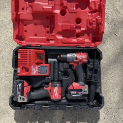 Milwaukee M18 FUEL 18V Lithium-Ion Brushless Cordless Hammer Drill and Impact Driver Combo Kit