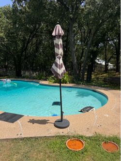 Pool umbrella