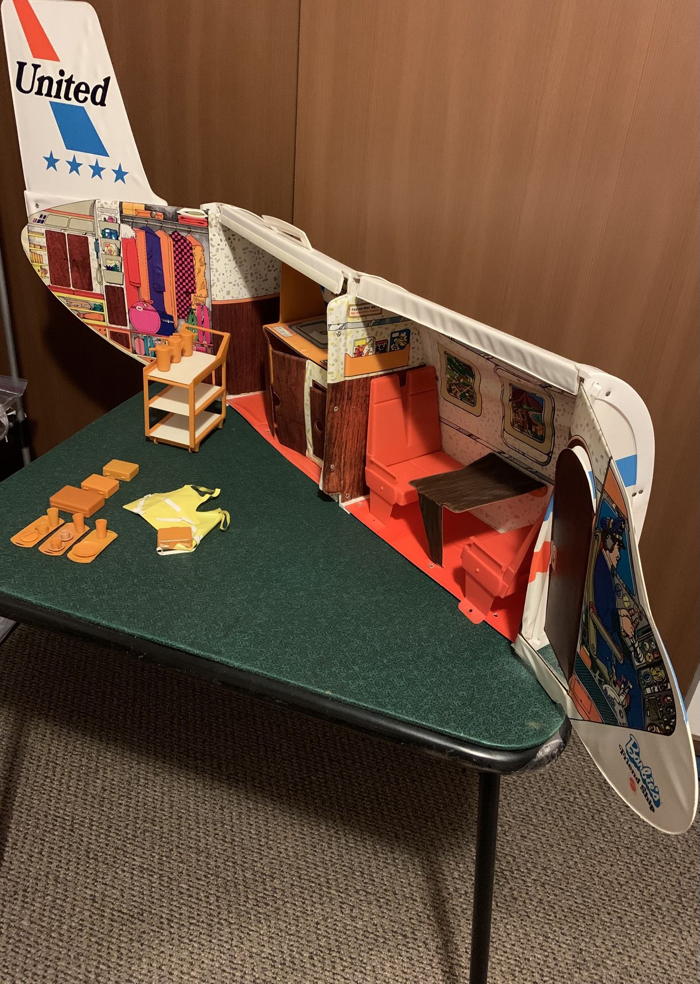 1972 Barbie FRIEND SHIP (Airplane case)