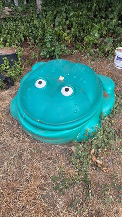 Free- Step 2 Frog Sandbox