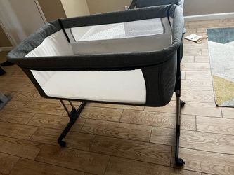 Mika Mickey bedside bassinet