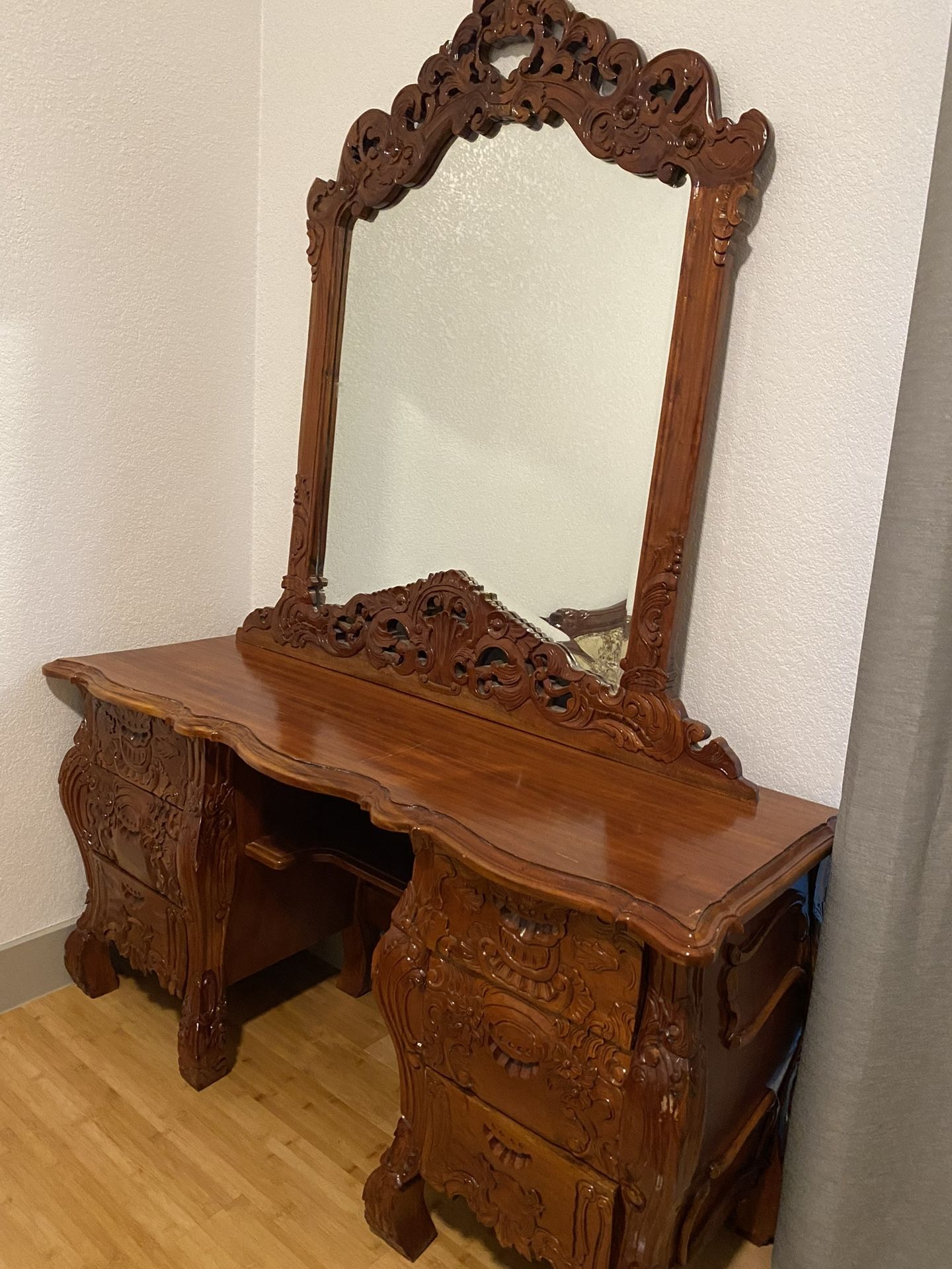 Solid Mohagany Vanity Dresser With Mirror $575